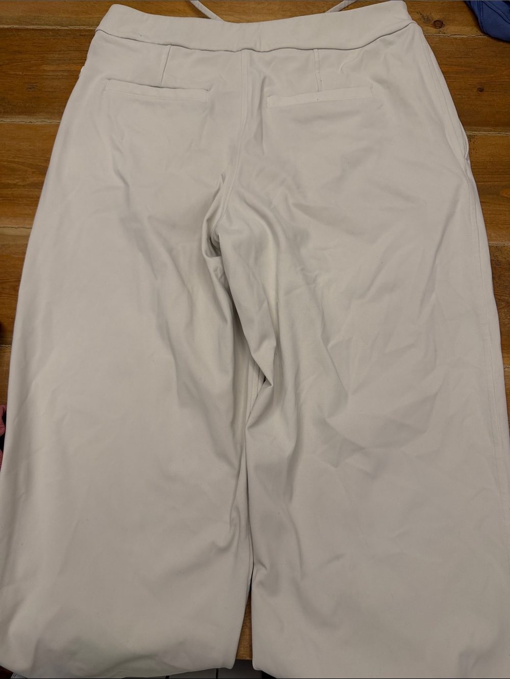 lululemonwomen’s pants size medium Light Beige *petite* 31.75inchs long - Picture 3 of 5